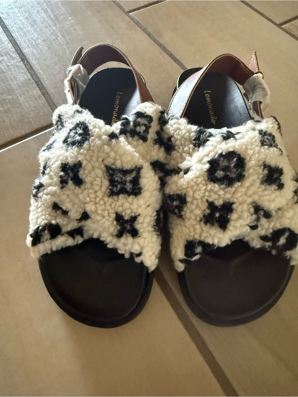 Woman’s Sherpa Slide Sandals with Black & Cream Pattern Sz 10